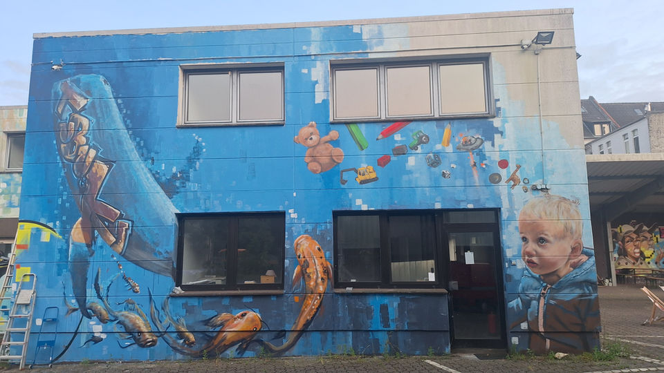 Fassadengestaltung für einen Spirituosen Hersteller in Krefeld.