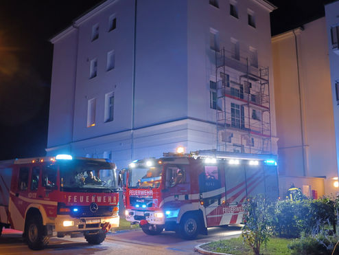 Rollstuhlfahrer in Lift eingeschlossen