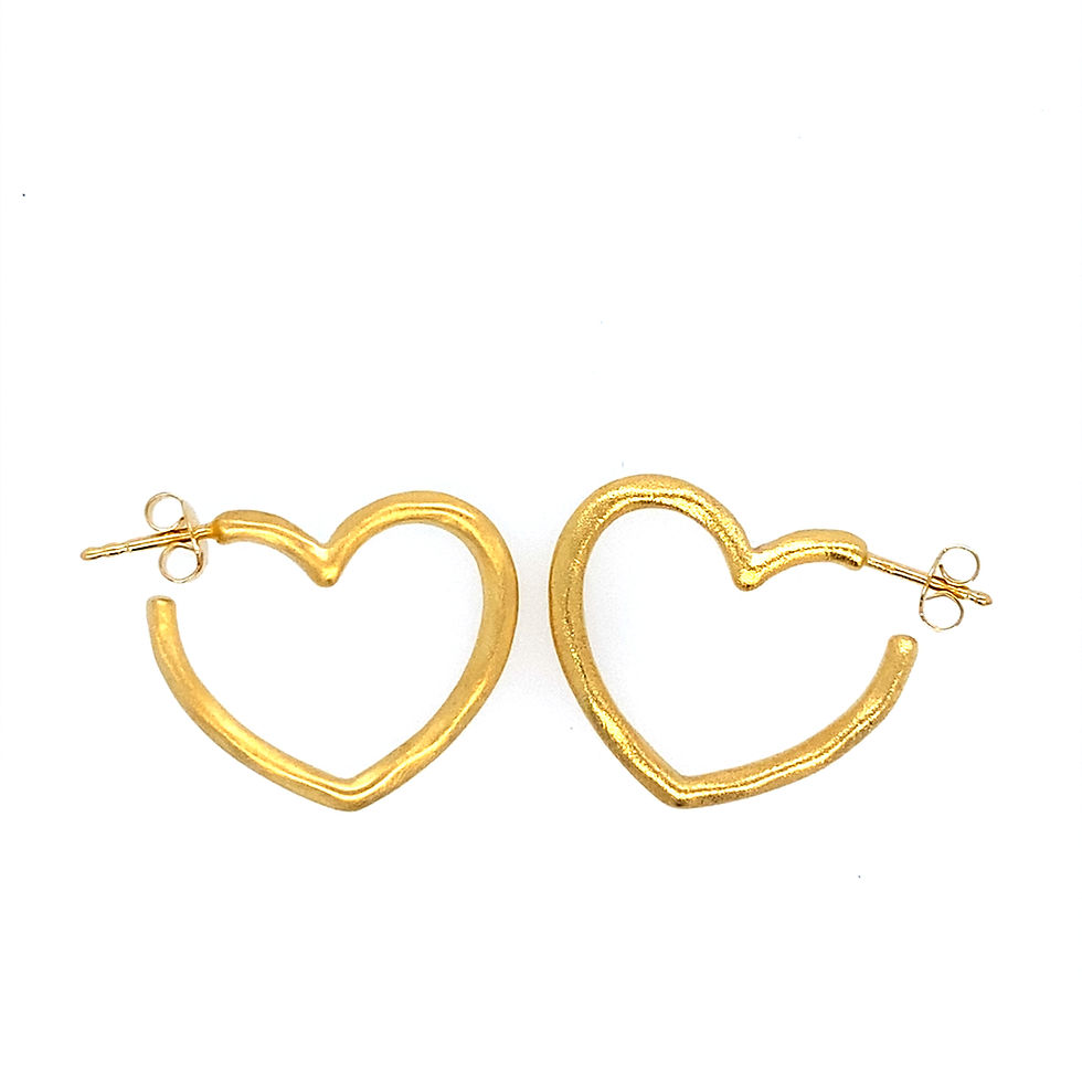 Herzförmige Ohrringe in Gold