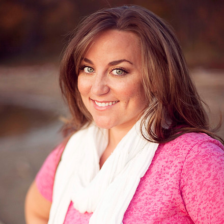 LauraLingner_headshot_Pink.jpeg