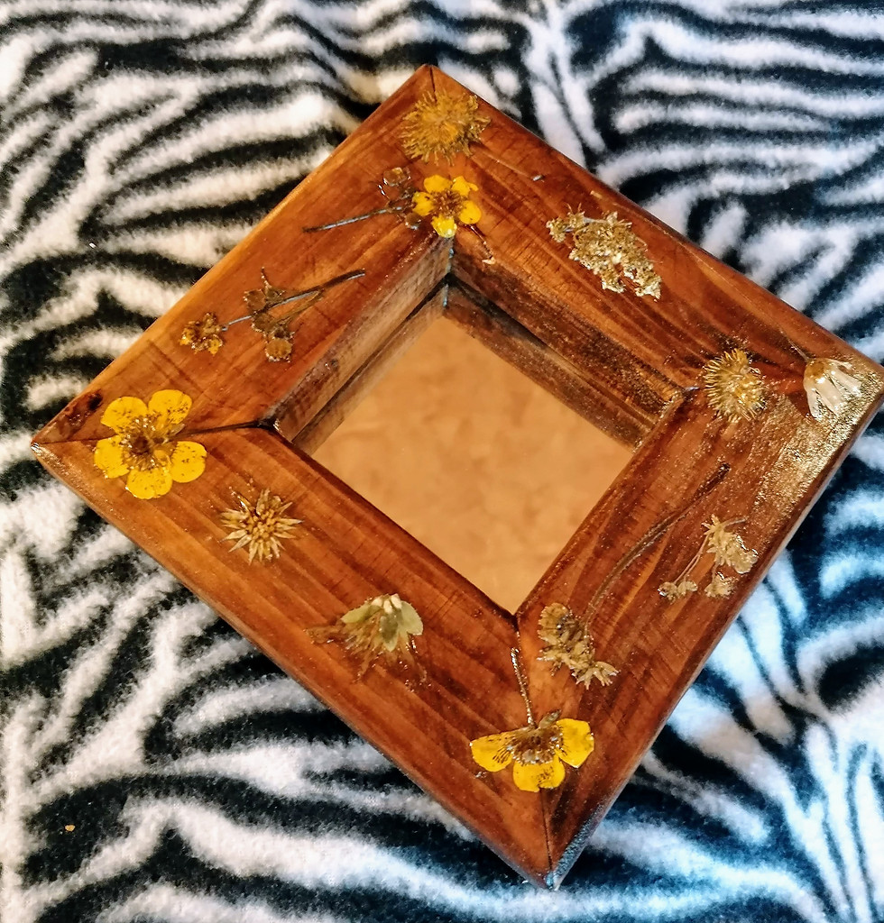 Miniatura: Specchio con decorazione floreale