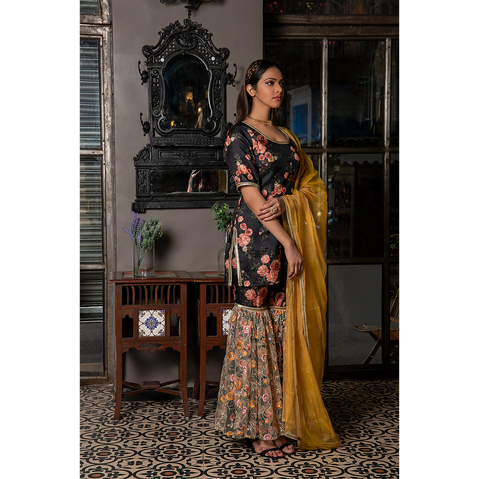 Thumbnail: Vintage Garden- Look 23