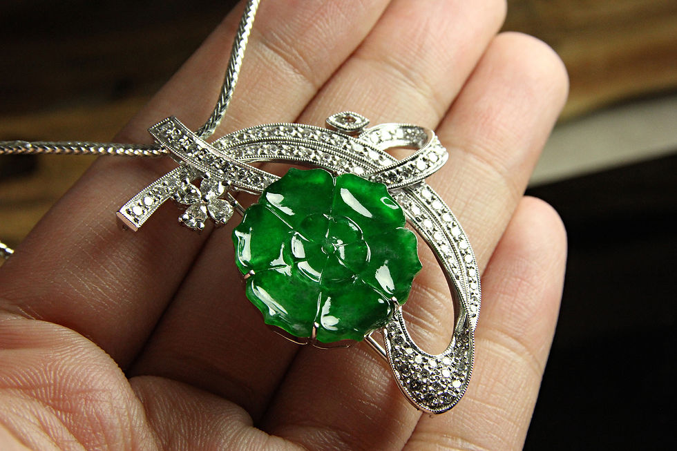 Thumbnail: 《獨家系列》花造型翡翠墜飾