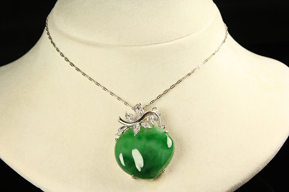 Thumbnail: 《桃》壽桃鑲鑽翡翠墜飾