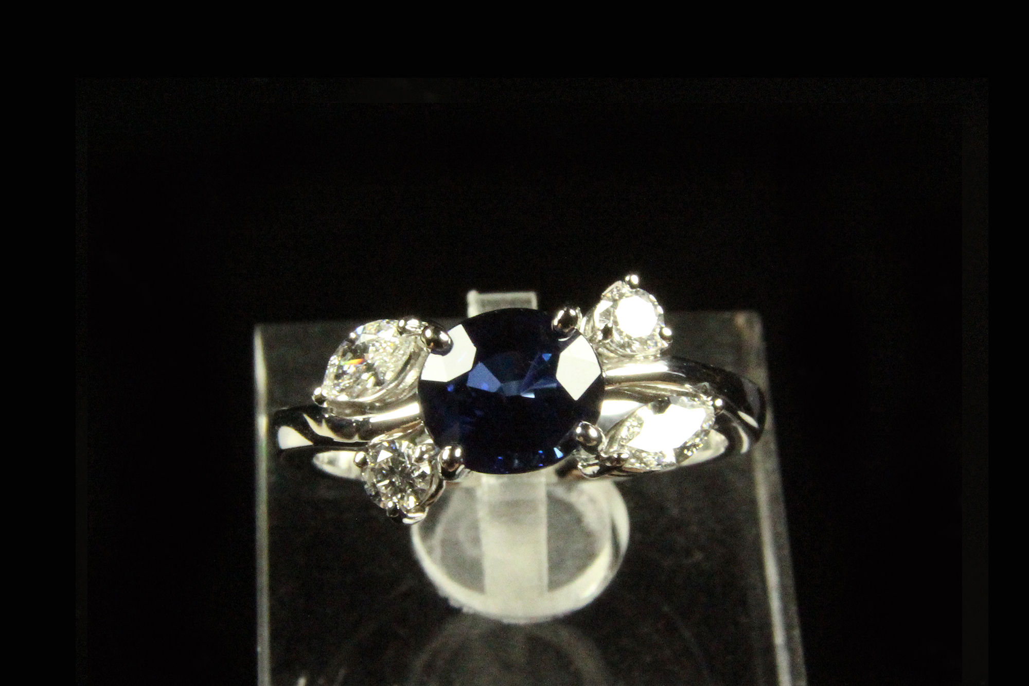 《花舞》造型鑲鑽錫蘭藍寶戒