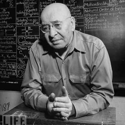 O Alfred Korzybski και η θεωρητική συνεισφορά του σε Ψυχοθεραπευτικά ρεύματα