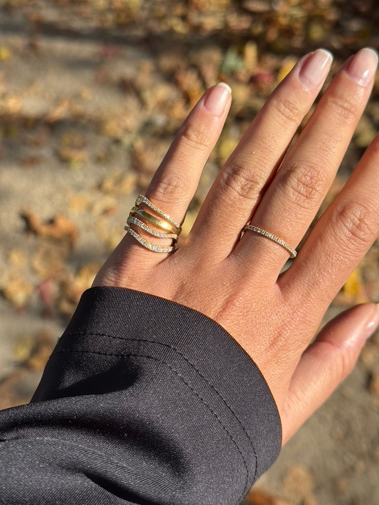 Miniature : The Wavy Ring Full