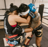 Deux pratiquants de muay thai s'entrainement