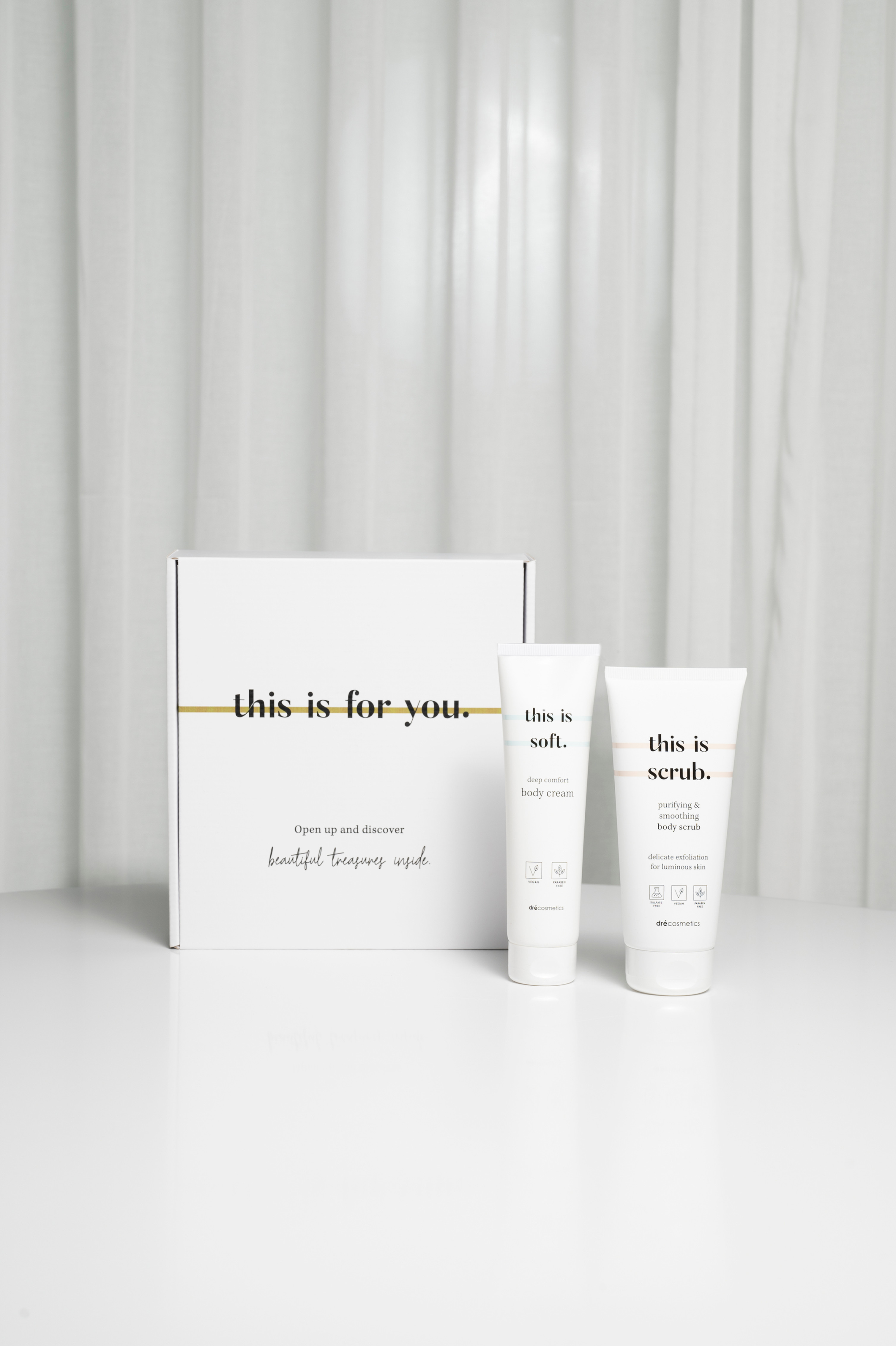 Cadeauset 'this is us.' body scrub (200ml) + body cream (150ml)