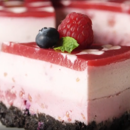 Cheesecake de frutos vermelhos com bolacha de Oreo