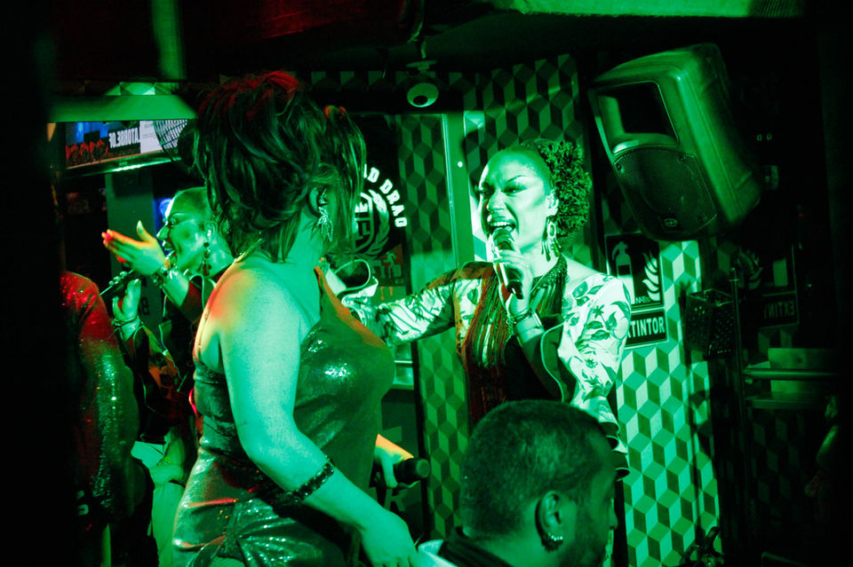 Raquelita La Torbe y Miss Mars sobre el escenario del LL Bar