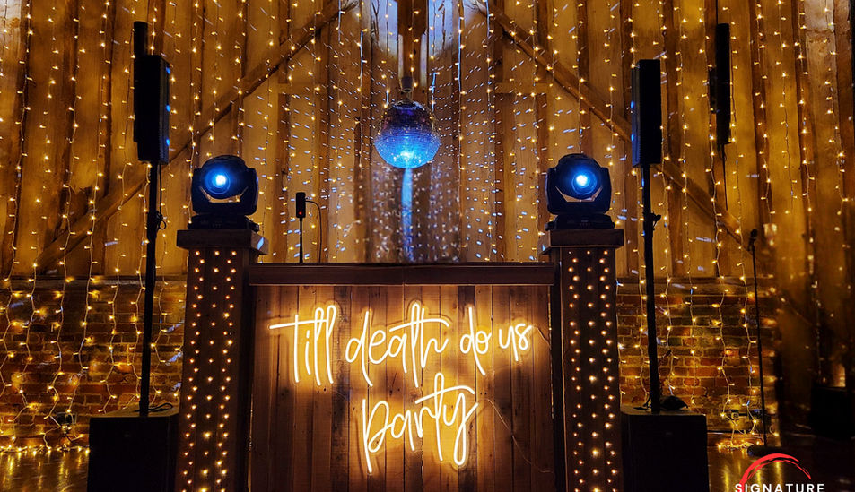 Oxfordshire wedding DJ in Barn style venue