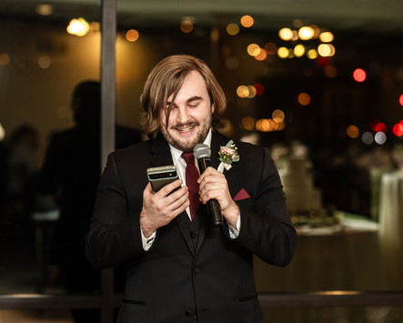 Best man giving speech at a wedding