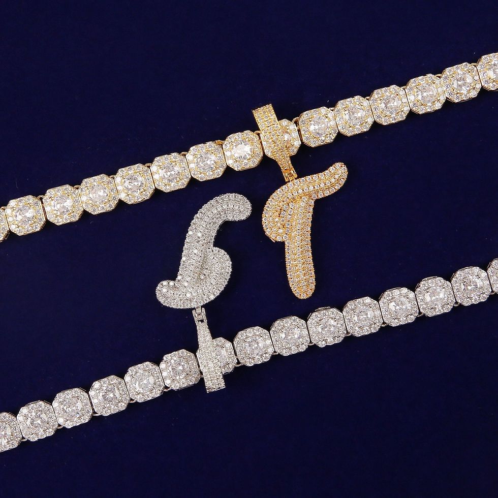 縮圖：Signature Letter Solid Pendant Gold Color Necklace