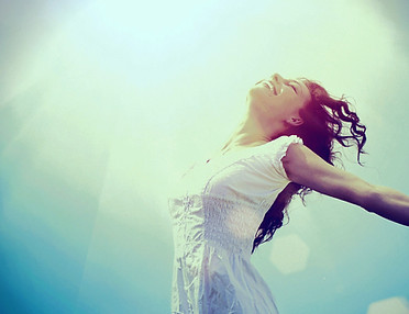 woman reiki healing massage