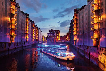 1 Stunde lang den Hafenklassiker erleben: UNESCO Speicherstadt und Containerriesen mit Live-Moderation. JETZT BUCHEN & ABFAHREN!