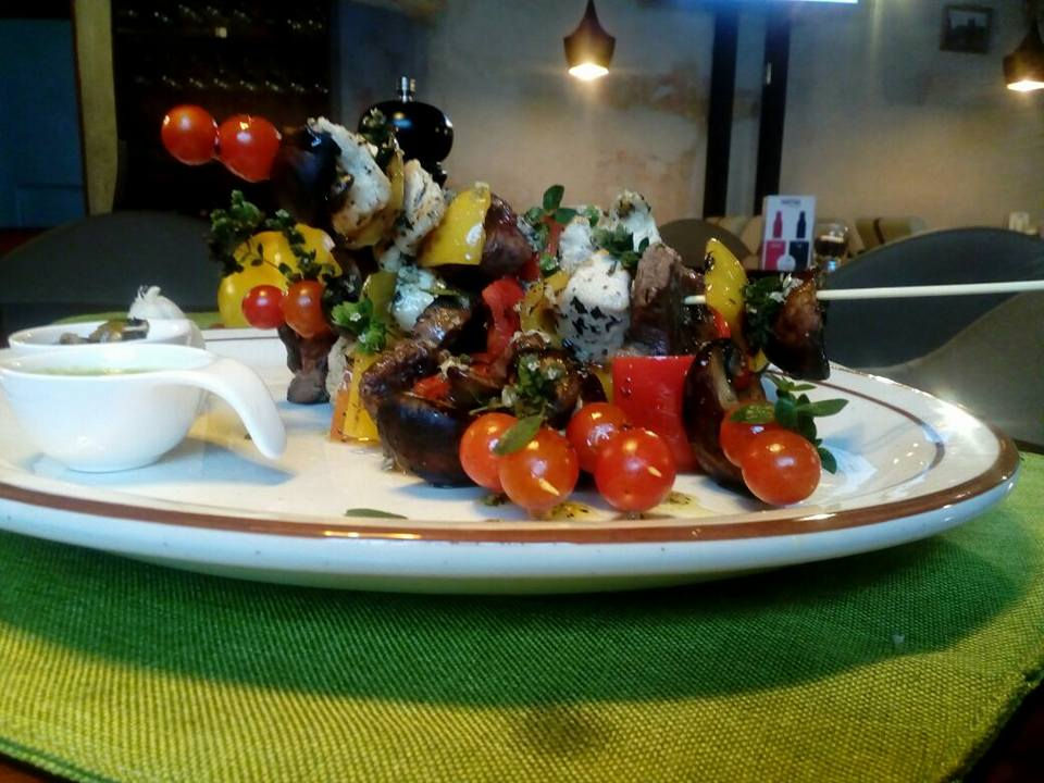 18953030_1895274990714445_5504768765056339535_n