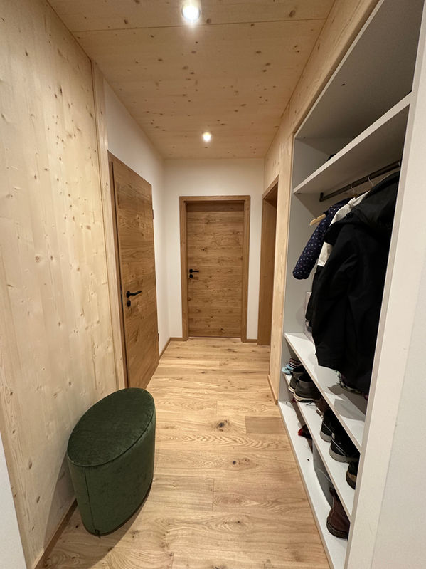 Garderobe mit Flur in Premium Spa Suite Saalbach Hinterglemm - Saalbach Suites by Alps Resorts