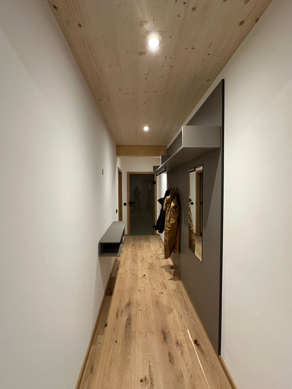 Weitere Garderobe mit Flur in Premium Spa Suite Saalbach Hinterglemm - Saalbach Suites by Alps Resorts