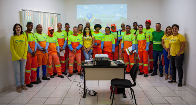 Projeto Vitória da Restinga realiza formação para equipe de limpeza pública da PMV