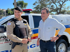Polícia Militar de Oliveira recebe nova viatura através de emenda de Domingos Sávio