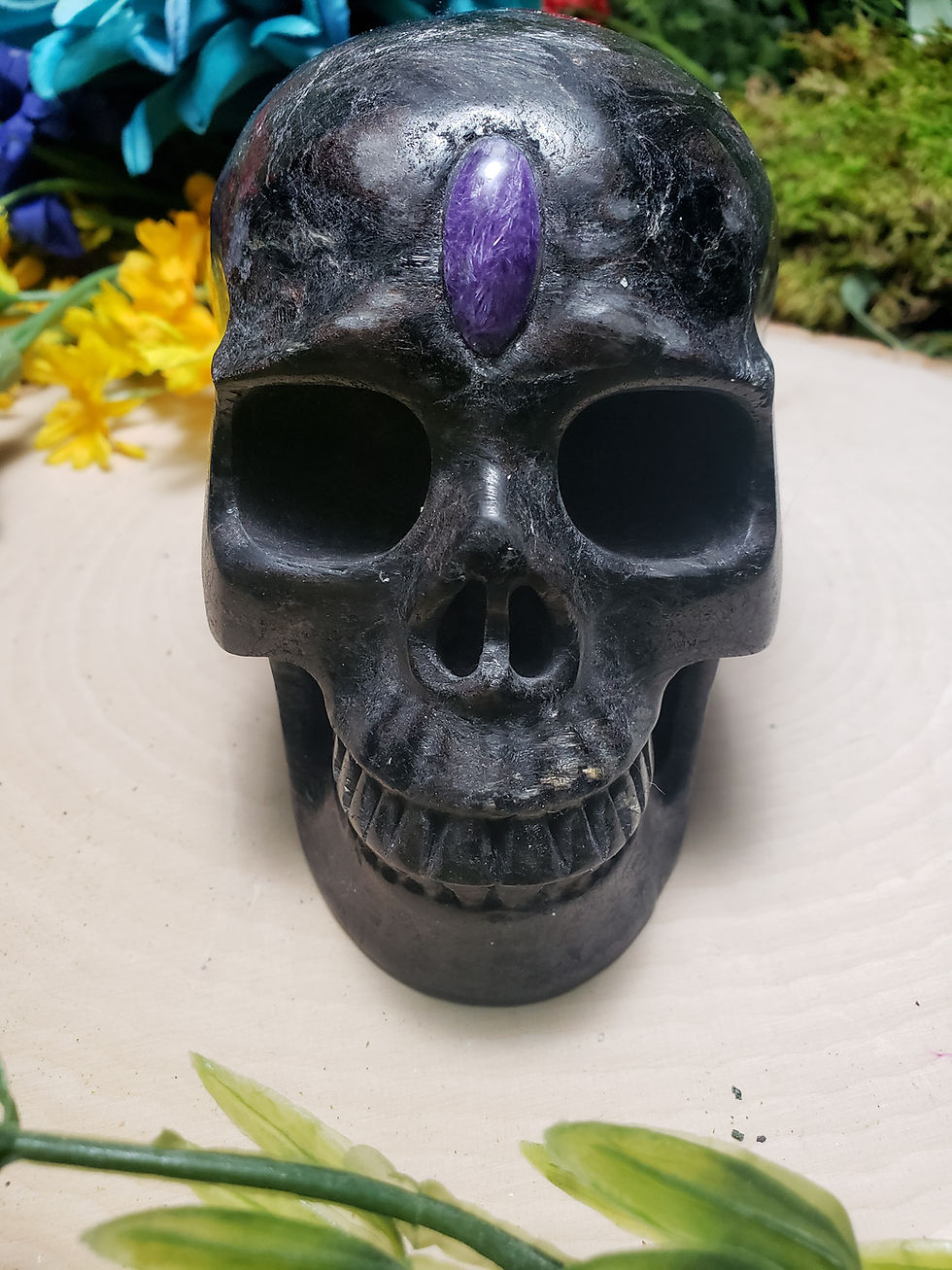Thumbnail: Arfvedsonite Skull with Charoite Third Eye