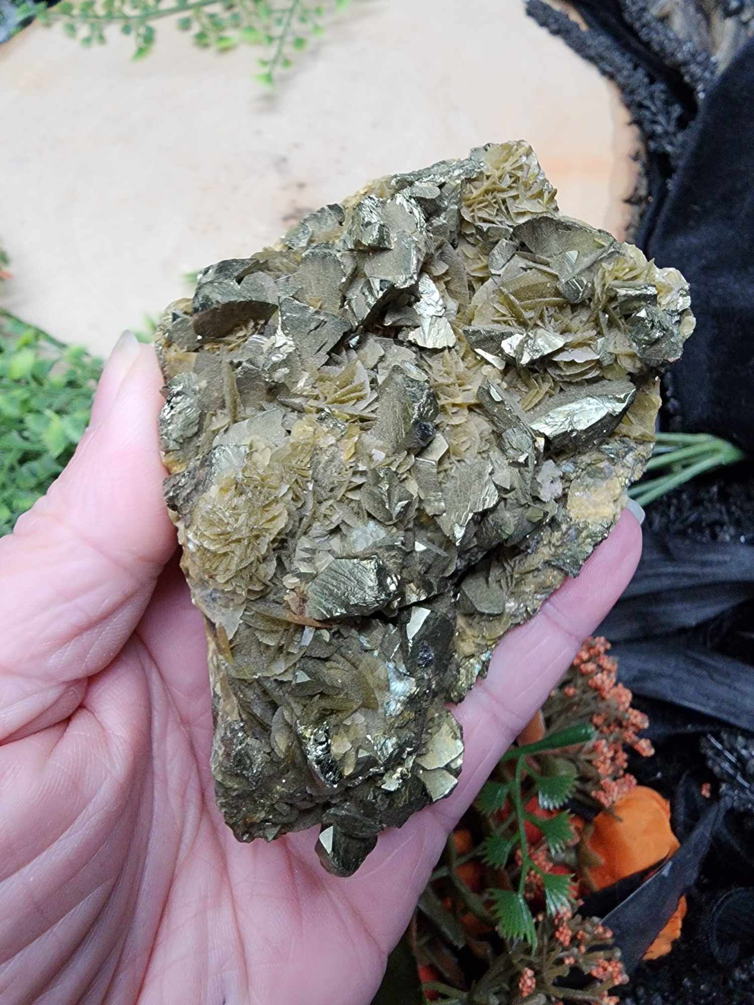 Siderite, Chalcopyrite, Calcite and Tetrahedrite Cluster