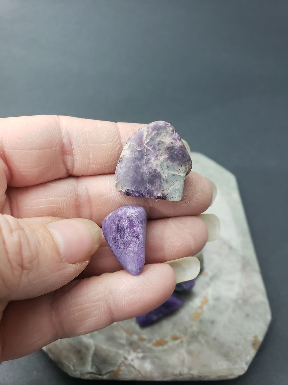 Thumbnail: Charoite Tumble
