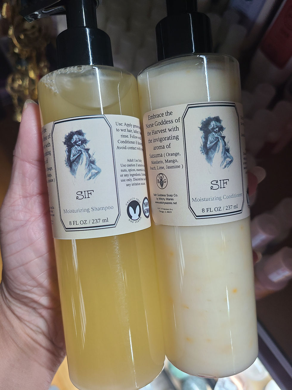 Thumbnail: Moisturizing Shampoo with Bamboo & Quinoa Extracts