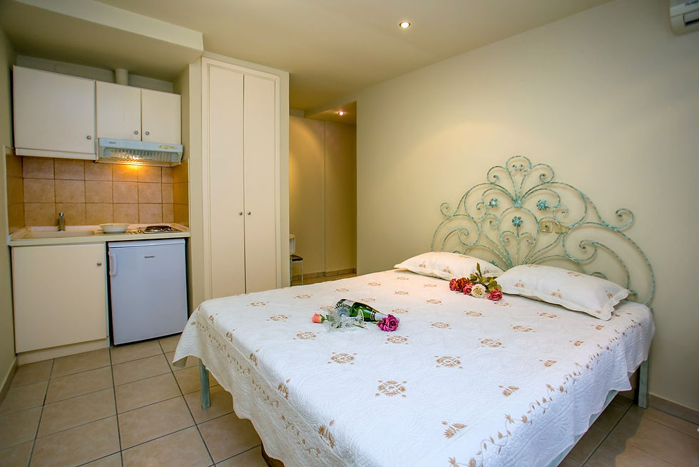 Double Bed Studio