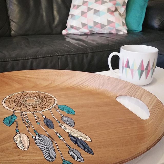 Illustration sur plateau en bois