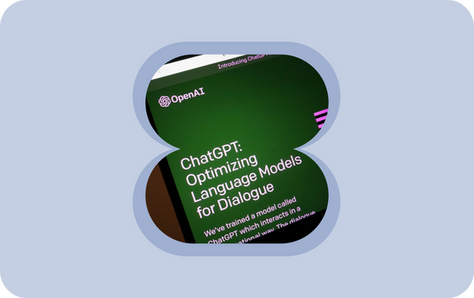 Laptop-Bildschirm zeigt ChatGPT-Interface, symbolisiert Nutzung von künstlicher Intelligenz für Kommunikation, Lernen oder Unterstützung im Alltag.