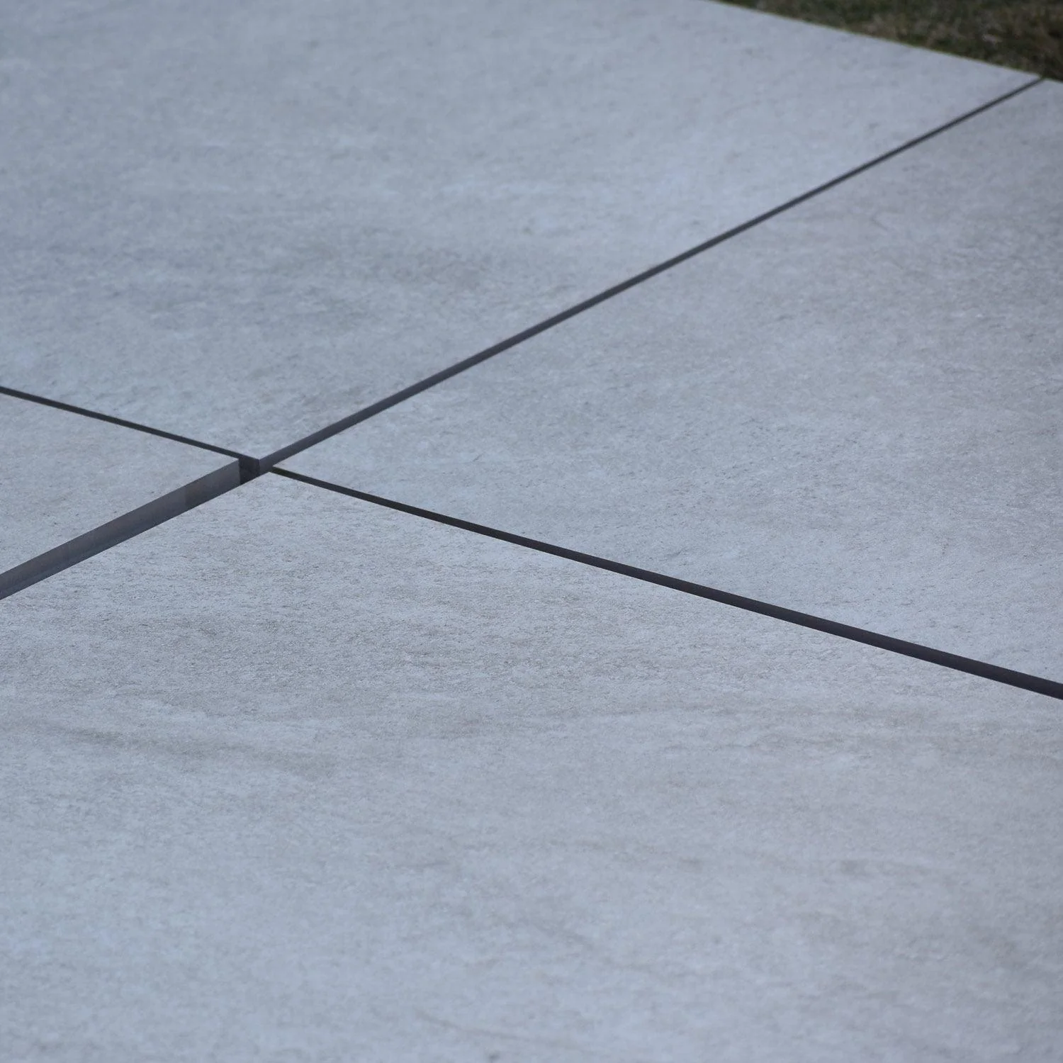 Hammerstone Grey Outdoor Porcelain Paving Tiles 900x600 21.60sqm