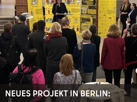 Ina Czyborra eröffnet die Wanderausstellung Begleitung am Lebensende in Berlin