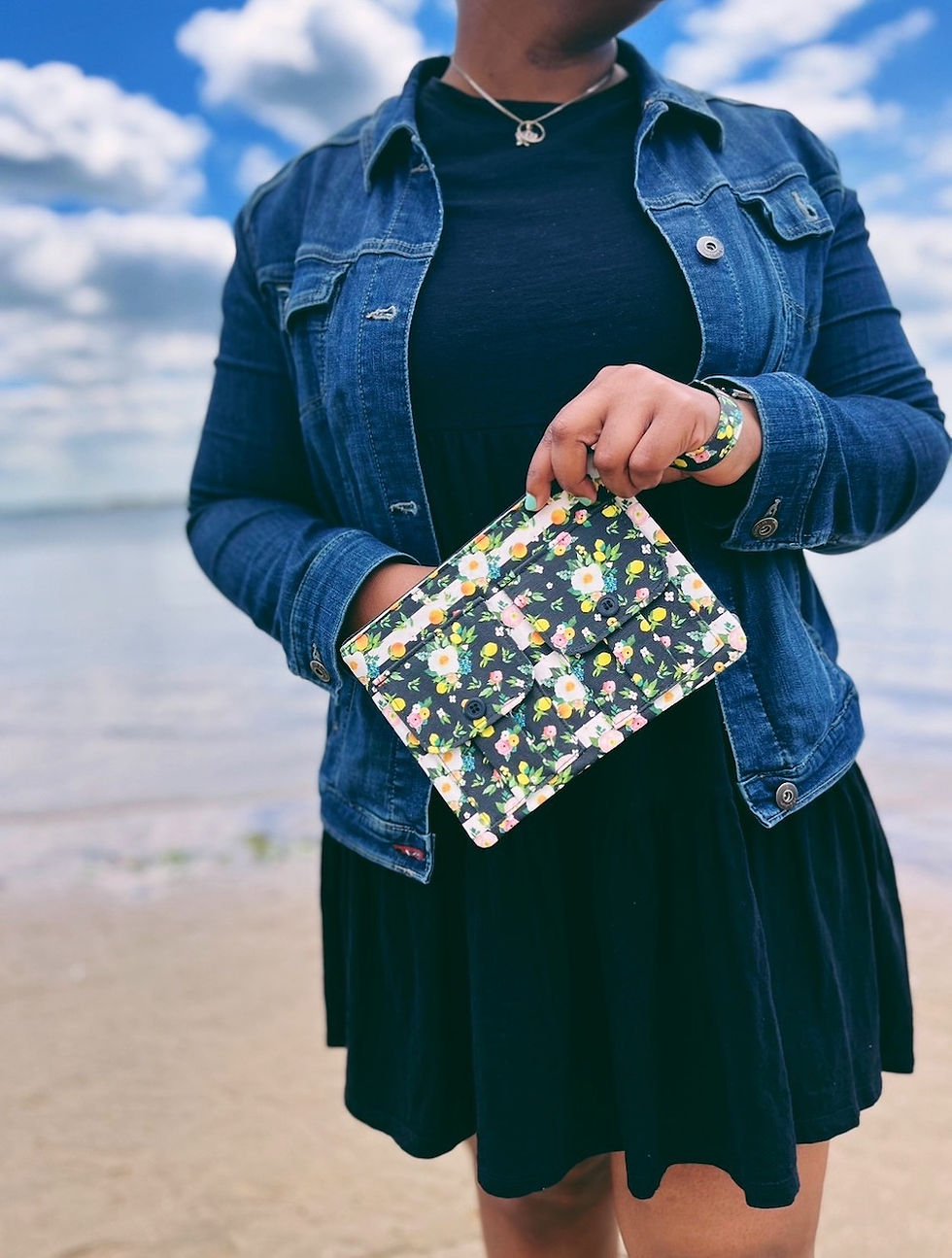 summer wristlet with lemon print fabric at the beach