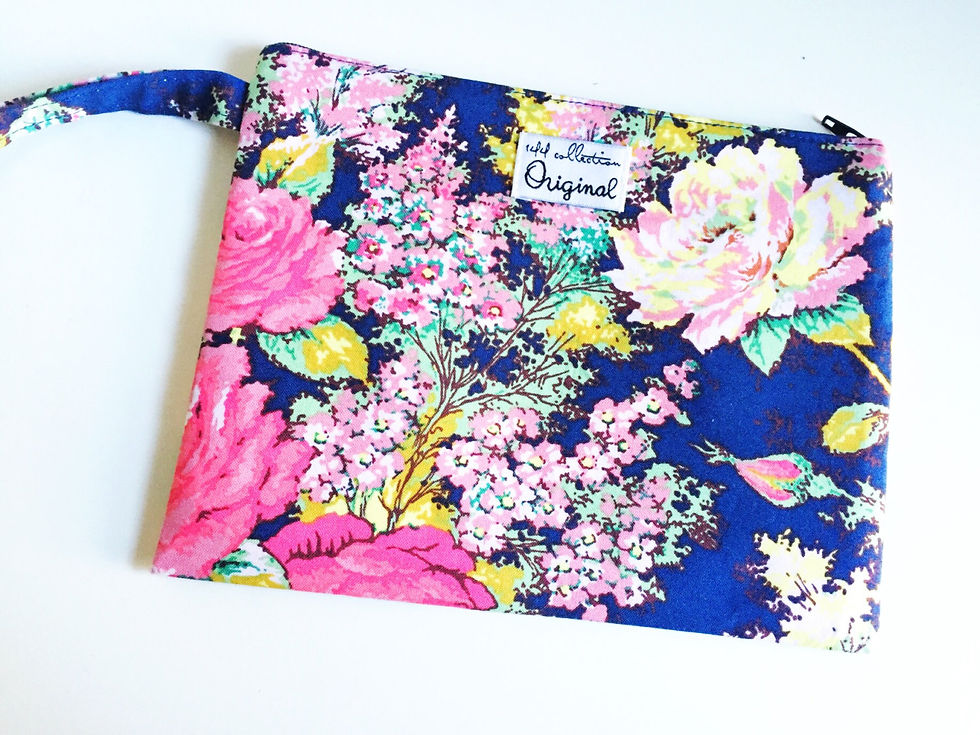 Thumbnail: Women's Blue Floral Wristlet Purse