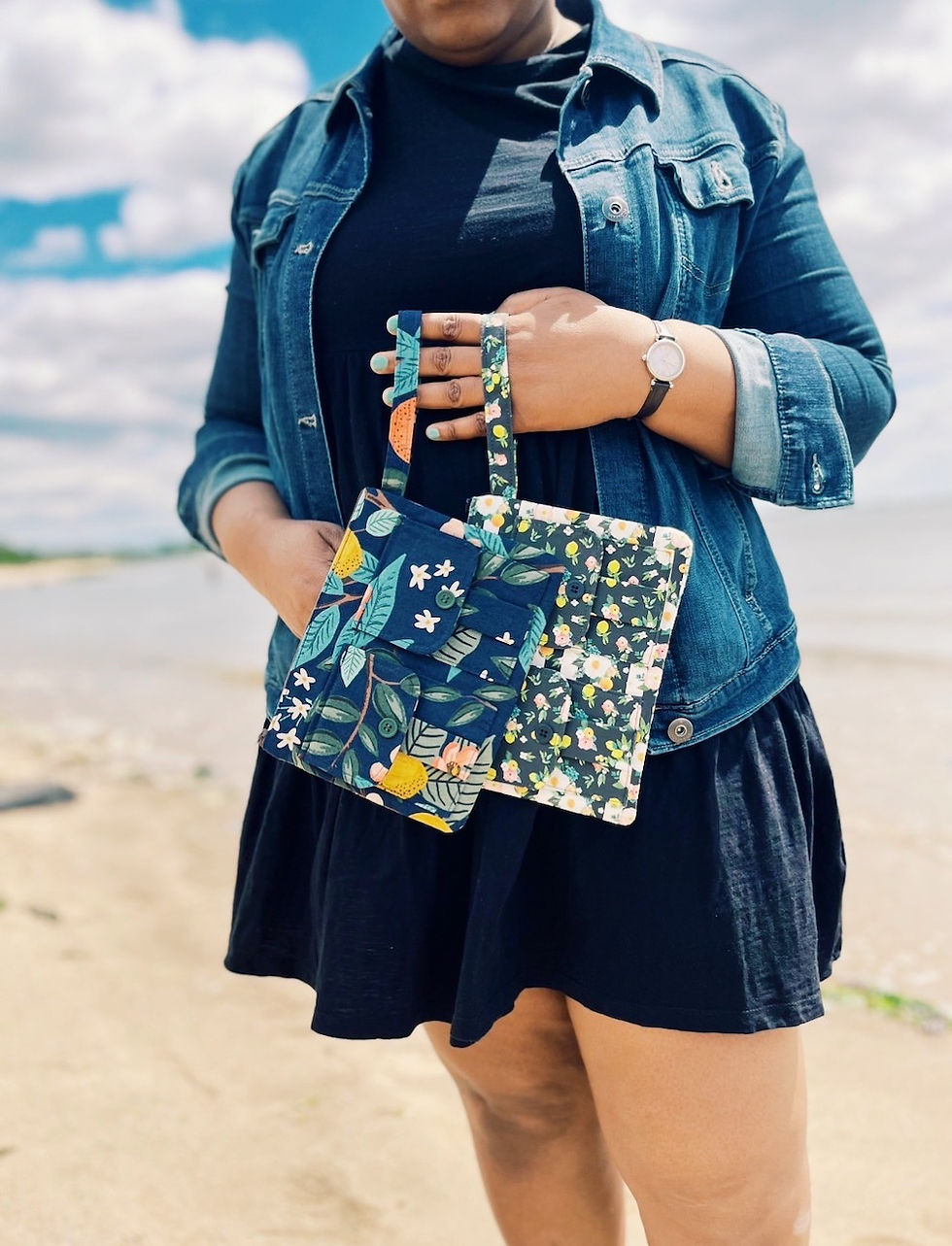 summer wristlet purse with oranges and lemons print on a beach