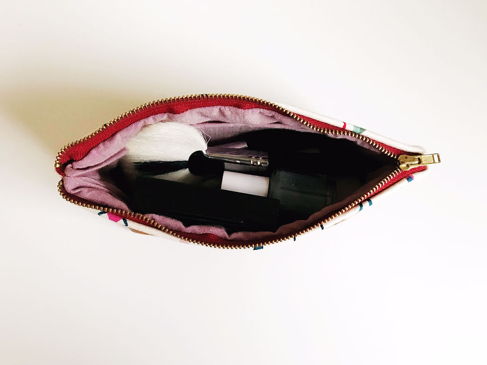 Thumbnail: small makeup bag - silhouettes women's clothing