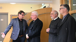 Erzbischöflicher Besuch im Wohn- und Pflegeheim