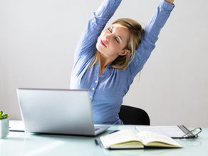 Mobilidade ativa, pausas e ergonomia: estratégias para o corpo aguentar o ritmo do trabalho moderno