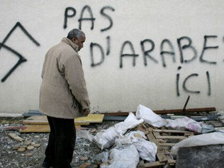 French Muslims and Mosques Targeted by Racist Graffiti