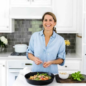 Episode 9: Amy Rains of Wholesomelicious on How to Sign Your First Cookbook Deal & Group Coaching