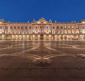 420px-Toulouse_Capitole_Night_Wikimedia_Commons.jpg