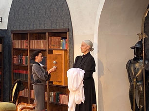 Die Amstettnerin geht ins Theater