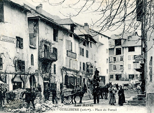 guillestre-place-du-portail-n-119.jpg