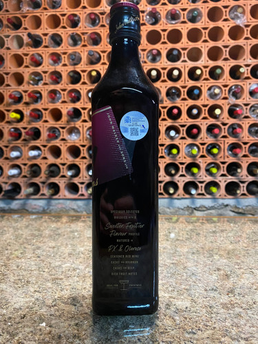 Johnnie Walker Black Ruby グラス付き Johnnie Walker Black Ruby | Miguel Viana Vinhos