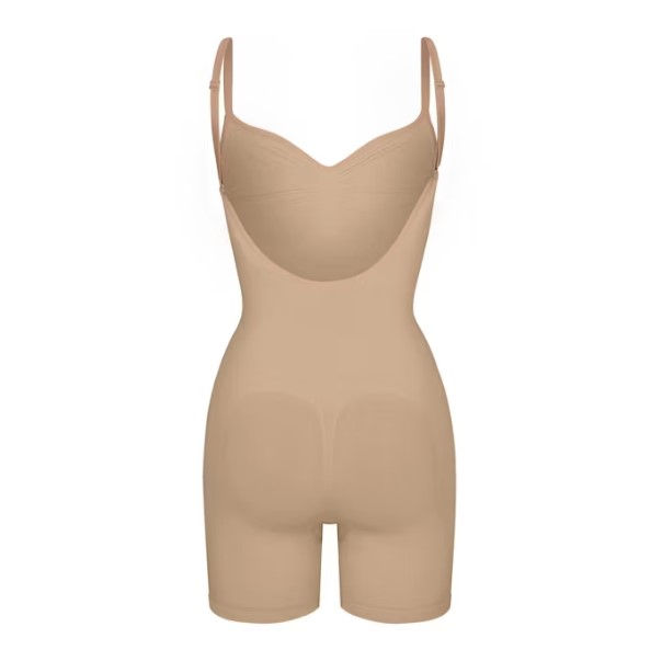 Miniatura: BODY MODELADOR COM DECOTE NAS COSTAS E COMPRIMENTO ATÉ O MEIO DA COXA
