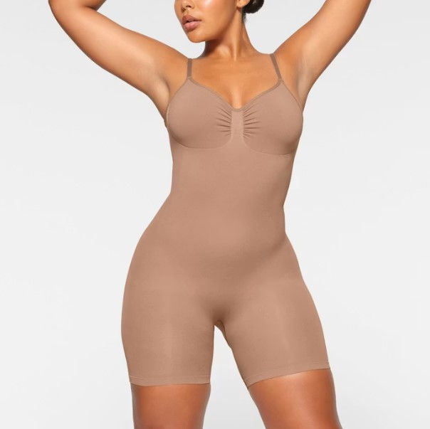 Miniatura: BODY MODELADOR COM DECOTE NAS COSTAS E COMPRIMENTO ATÉ O MEIO DA COXA