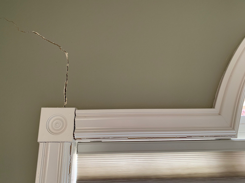 Interior signs of foundation problem