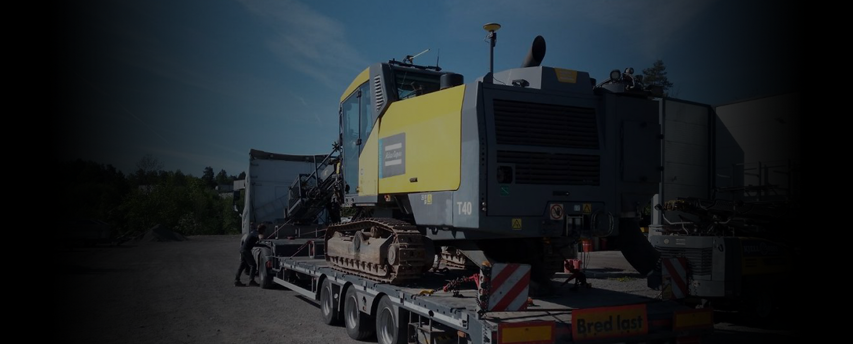 Transport of heavy road working equipment